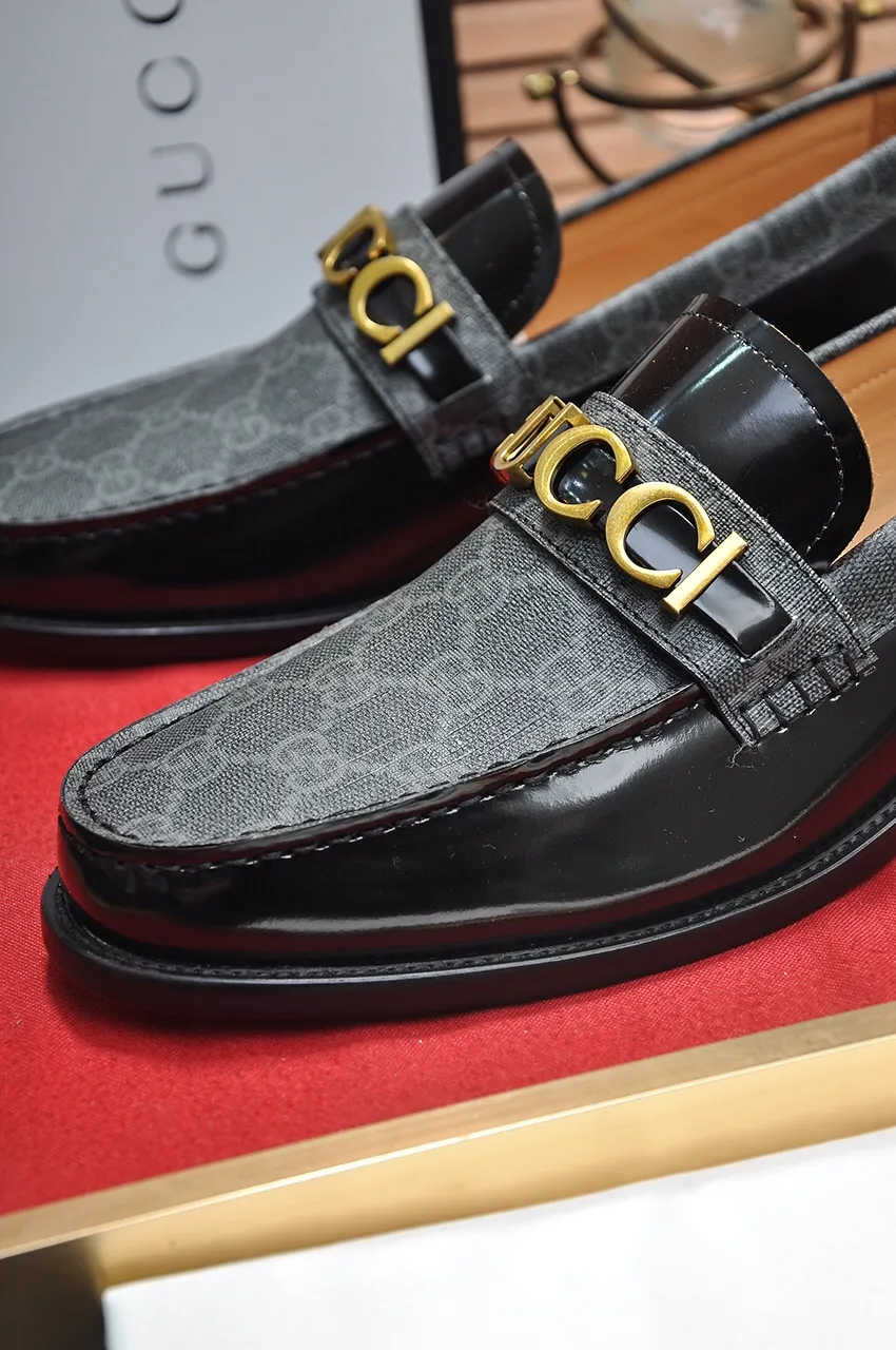 Men's shoes💰560💶Italy's top luxury men's shoe giant (GUCCI) (Gucci) (full cowhide lining) new arrival🍃Original European style🔰 Pleasant to the eye😍In order to make the shoes more durable and non-deformable🌀The production continues to follow traditional methods but there is still no lack of innovation💪Choose original sheepskin for the leather♻️ Smooth and natural And extra bright ⭐Made of imported cowhide, the first choice of rich people 38-45 (45 customized)